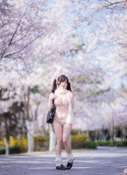 美女翘臀少妇啪啪呻吟流水软件